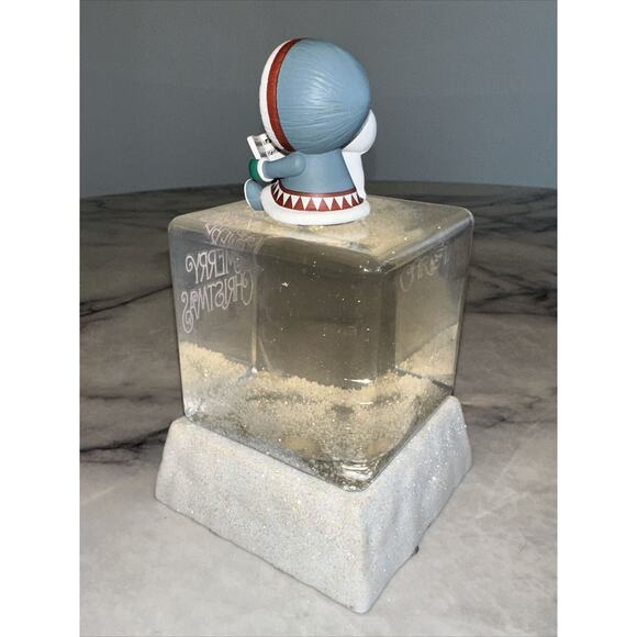 Hallmark Frosty Friends Waterglobe Cube Merry Christmas Bear Eskimo Snow Globe - Picture 4 of 9